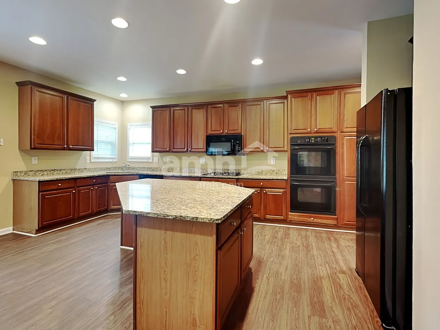 4 bed, 2.5 bath, 3515 sqft, $2,870 — Photo 3