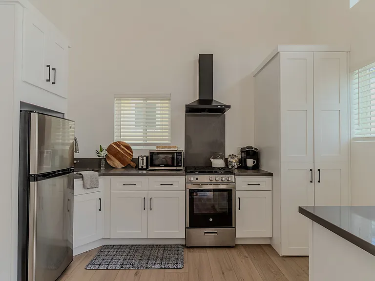 4646 Goodland Ave — Photo 9