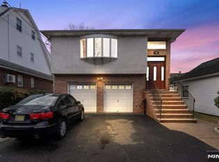 32 Hayward Pl, Wallington, NJ 07057