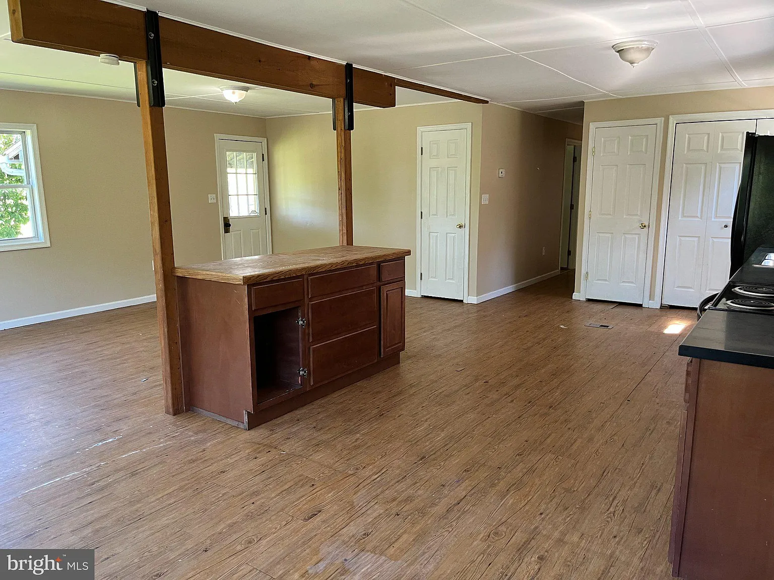 3 bed, 1.0 bath, 1100 sqft, $1,600 — Photo 4