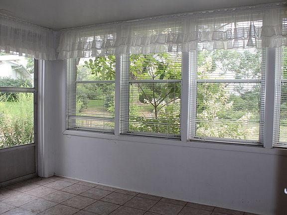 5th image of 202 Louise Ave