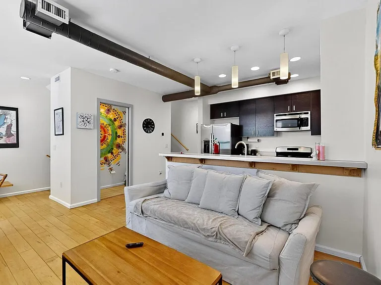 343 Platinum St SW #B — Photo 1