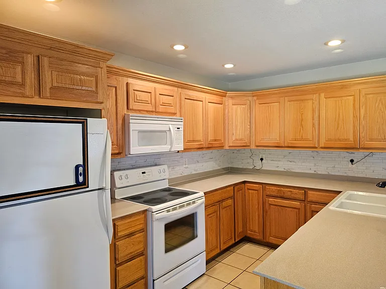 3705 Benjamin Davis Dr — Photo 5