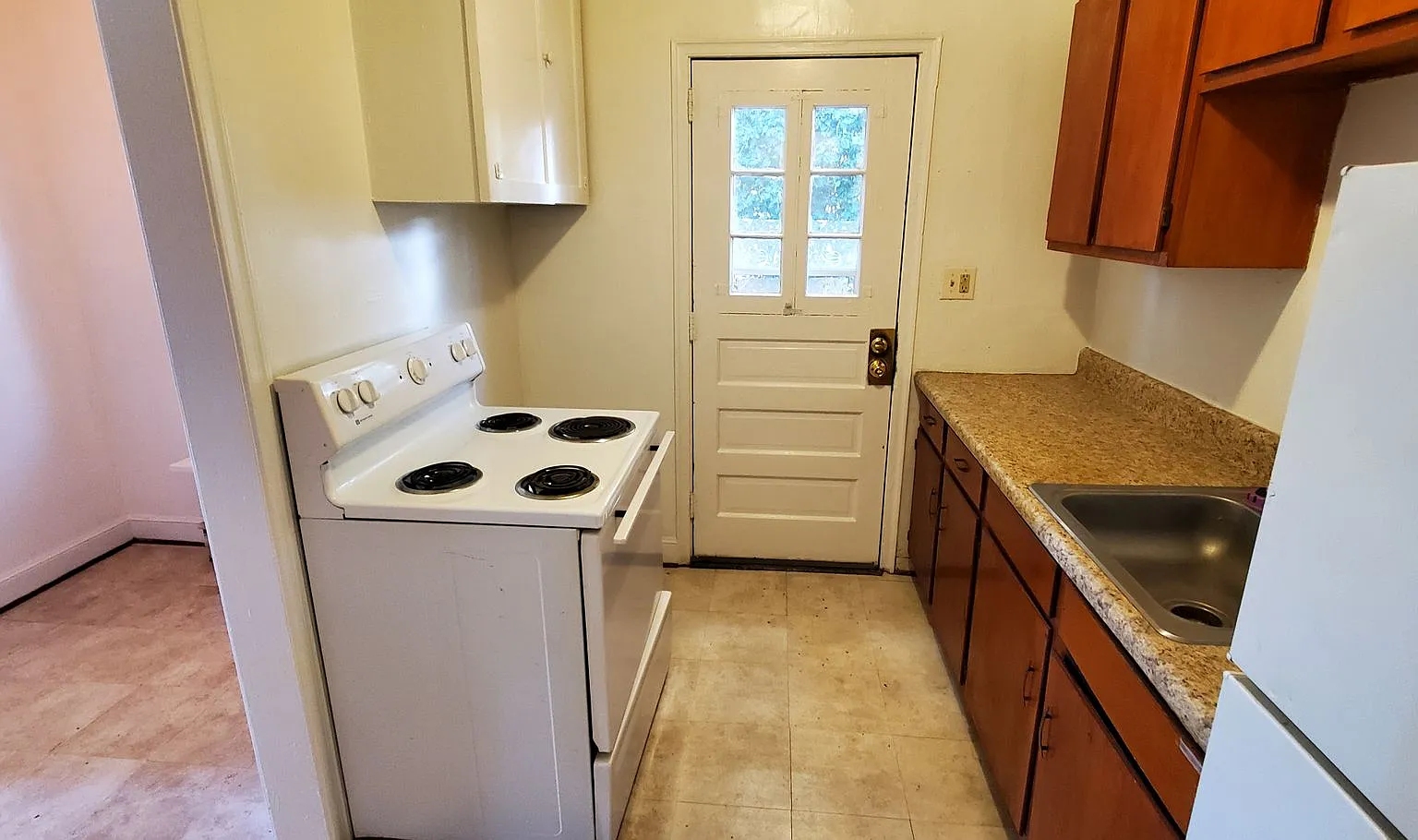 1 Bedroom 1 Bathroom Duplex! — Photo 2