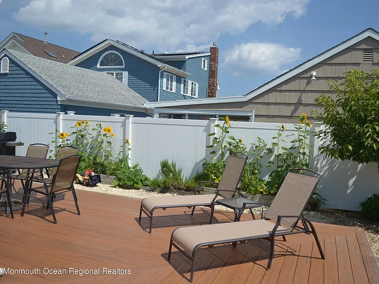 15 Ortley Ave — Photo 41