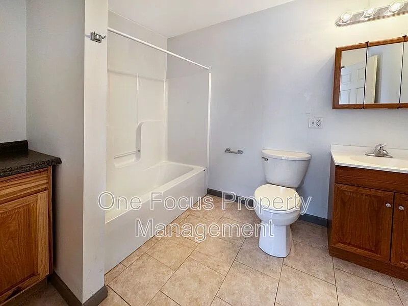2 bed, 1.0 bath, $995 — Photo 3