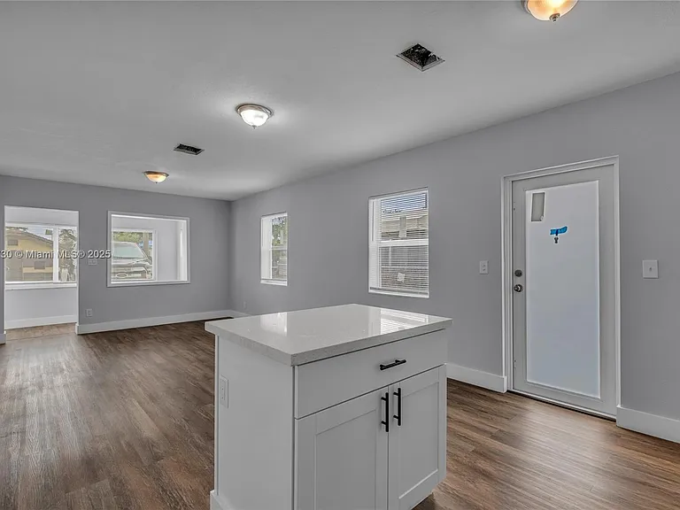 2243 Greene St — Photo 7