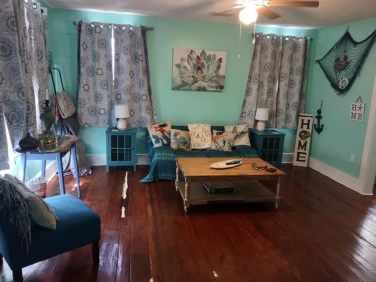 2118 Mosley St — Photo 6