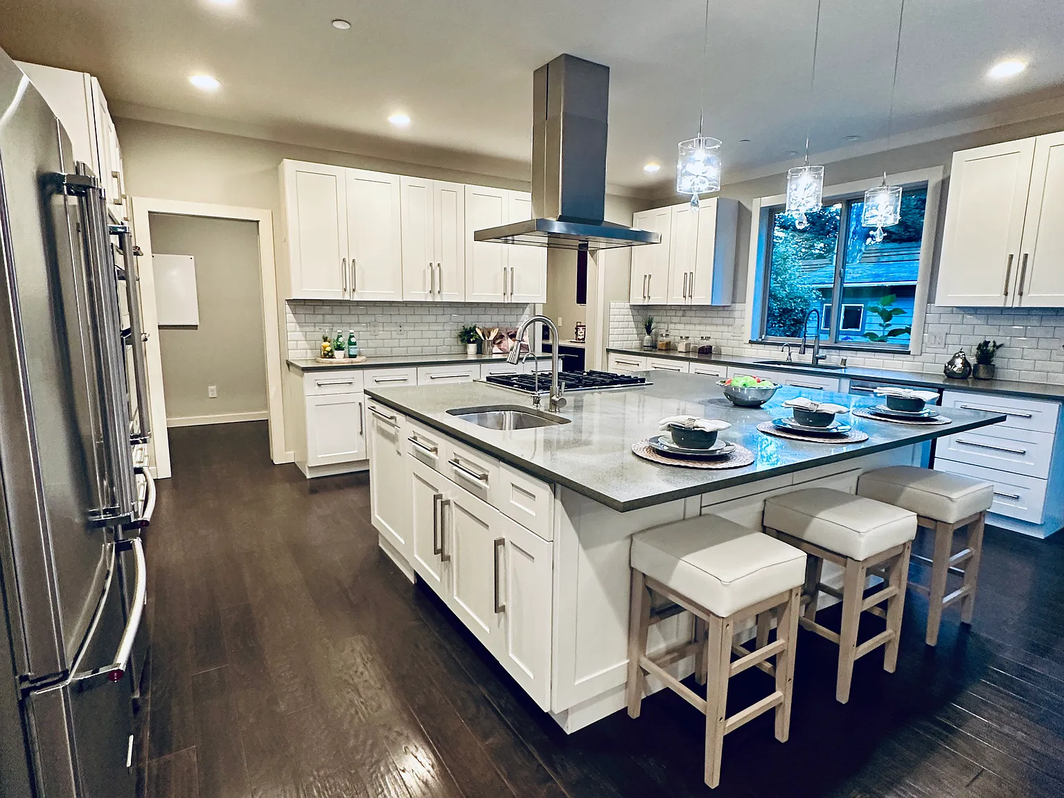 5 bed, 3360 sqft, $5,225 — Photo 3