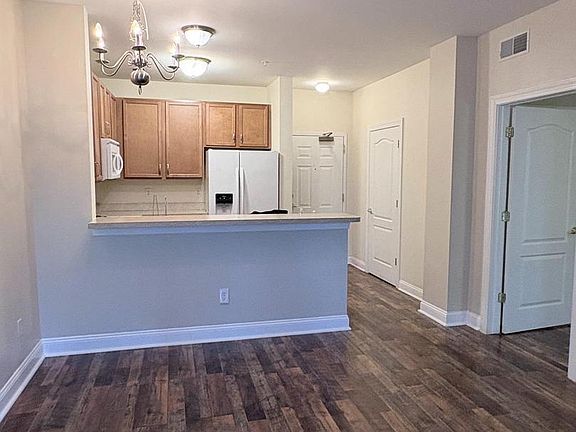 5th image of 2000 Fountainview Cir #2106