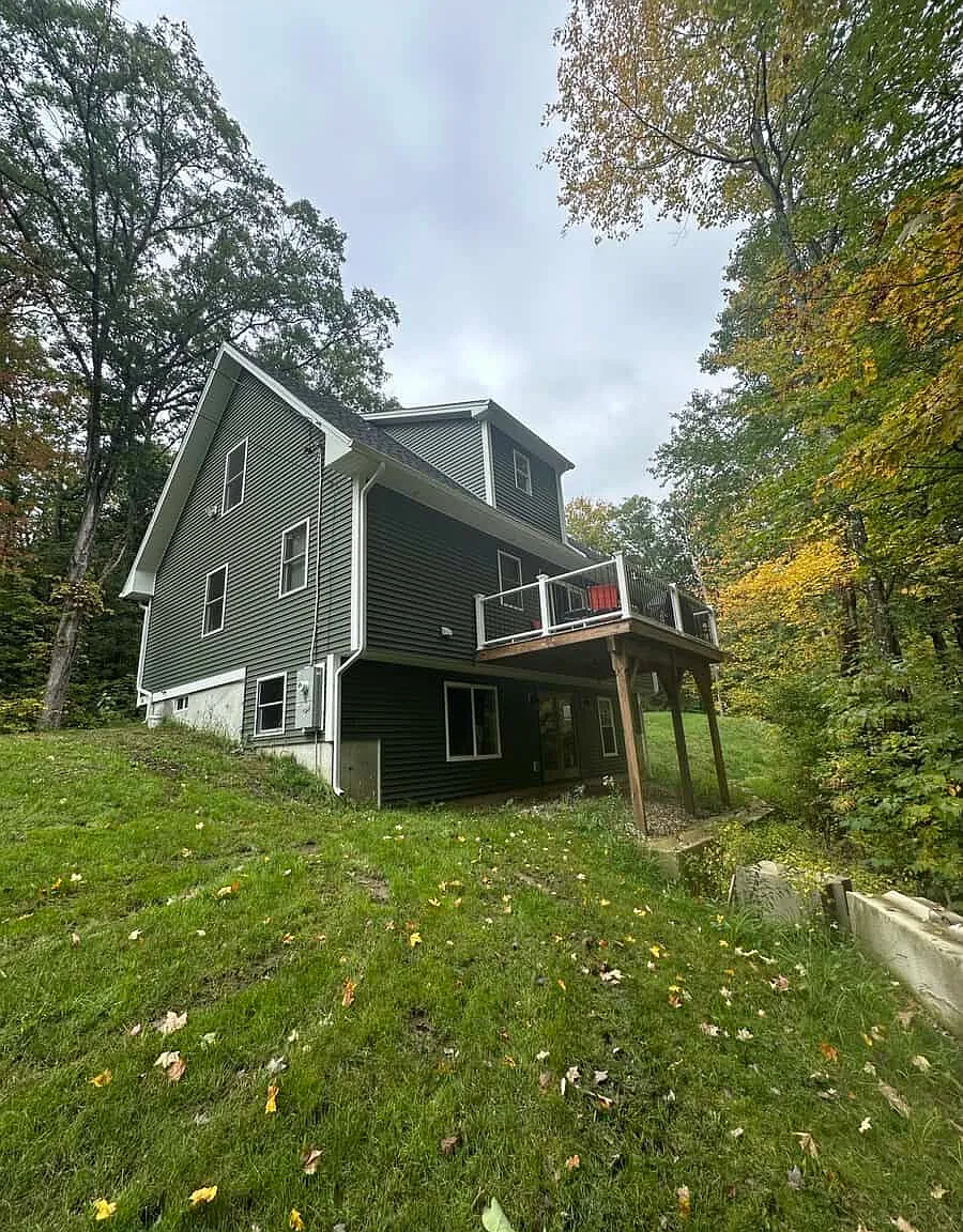 3 bed, 2.5 bath, 1382 sqft, $3,400 — Photo 3