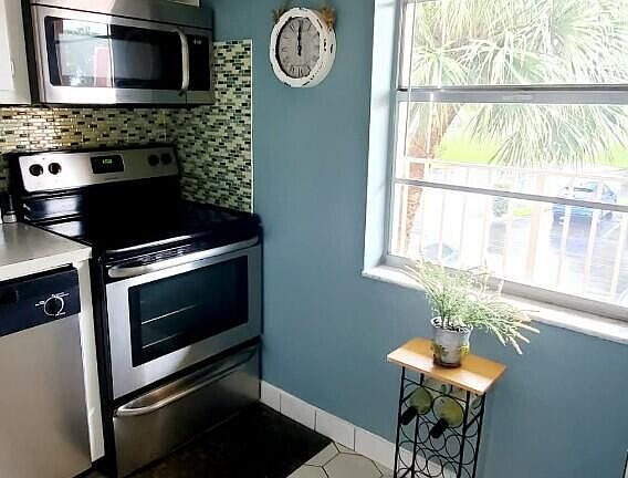 4th image of 1010 Country Club Dr APT 206