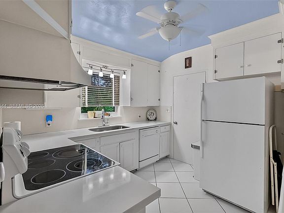 5th image of 9805 NE 4th Ave