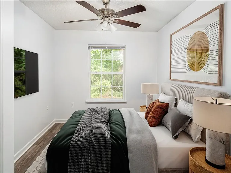 Meadowbrook Luxury Apartments — Photo 23