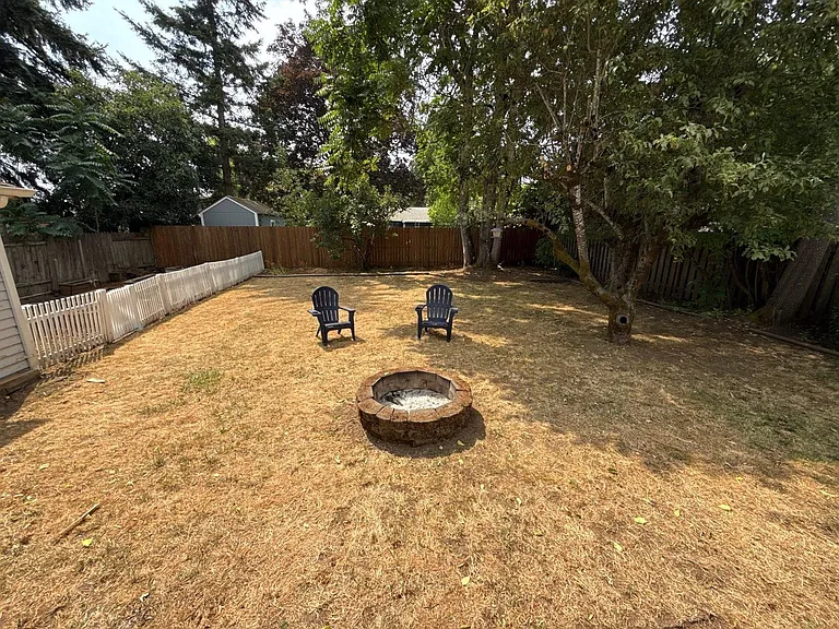 4627 Thorman Ave NE — Photo 24