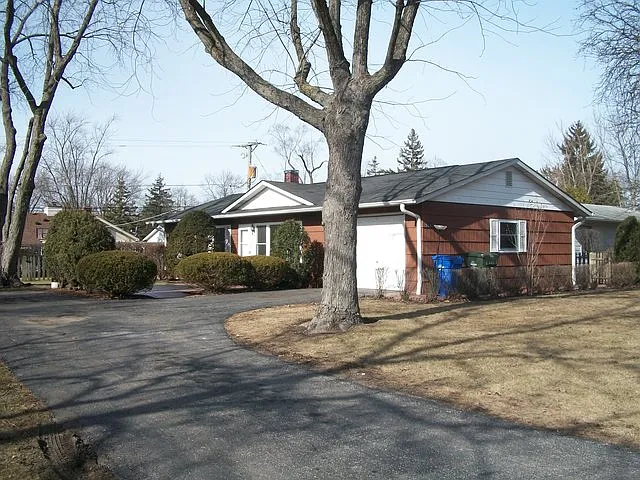 514 Hazelwood Ln photo 1