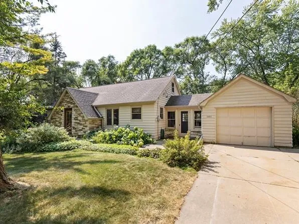 4065 North 135th STREET, Brookfield, WI 53005