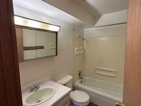3rd image of 153225 Shoreland Ln #7