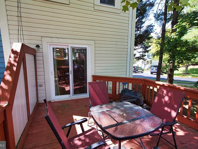 5901 Saint Giles Way — Photo 18