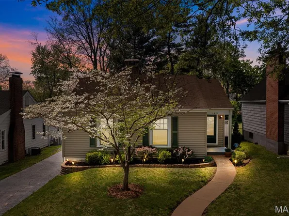 2821 Manderly Dr, Saint Louis, MO 63144