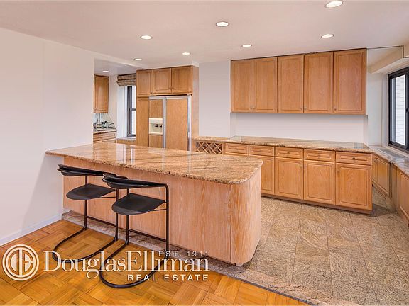 4th image of 530 E 72nd St APT 18A