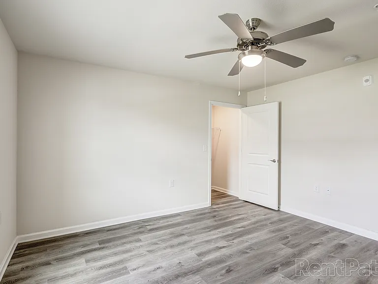 Foxhill Ridge Apartments — Photo 10