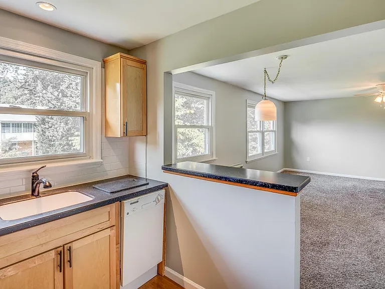204 Warwick Rd #C — Photo 8