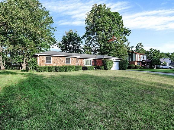 3rd image of 6110 Foxwood Ln