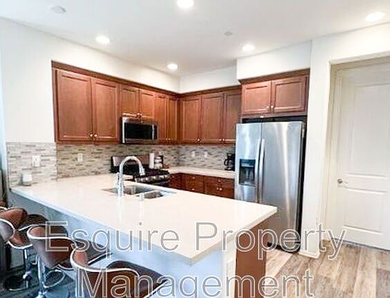 4th image of 5025 Manzano St