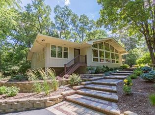 569 Brookside Rd, North Barrington, IL 60010