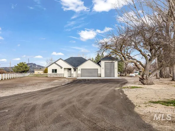 2910 Cottonwood Ln, Emmett, ID 83716