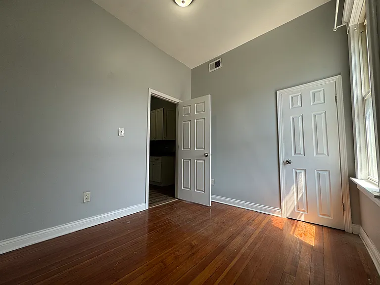 3327 W Beach Ave #2 — Photo 7