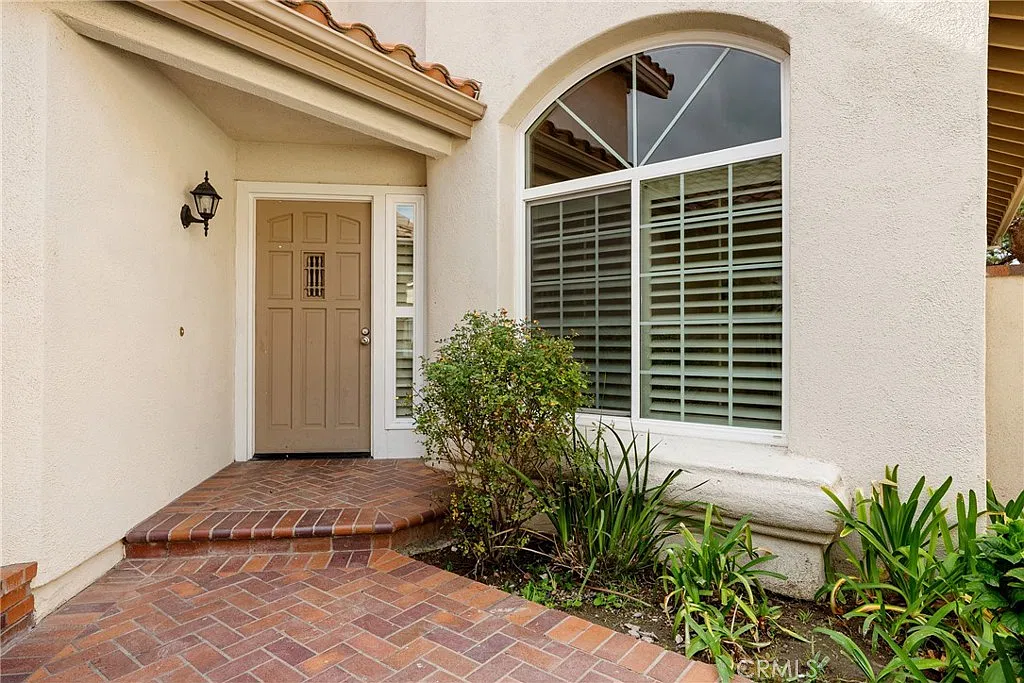 5 bed, 2817 sqft, $7,400 — Photo 4