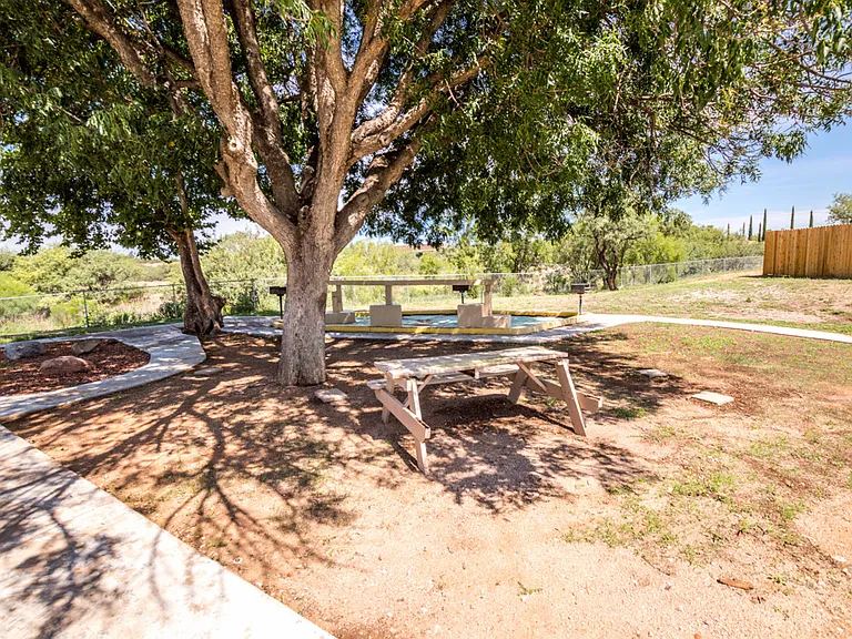 4409 Plaza Vis #B — Photo 27