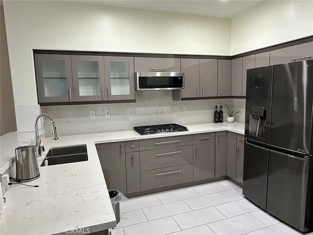 2 bed, 2.5 bath, 1352 sqft, $3,800 — Photo 2