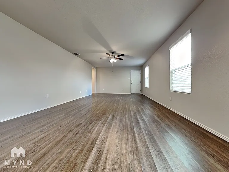 9421 Apple Ridge Ln — Photo 2