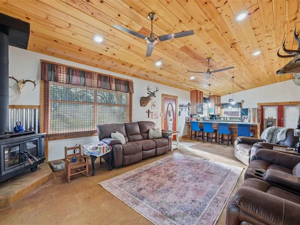 115 Friar Tuck Dr, Gordonville, TX 76245