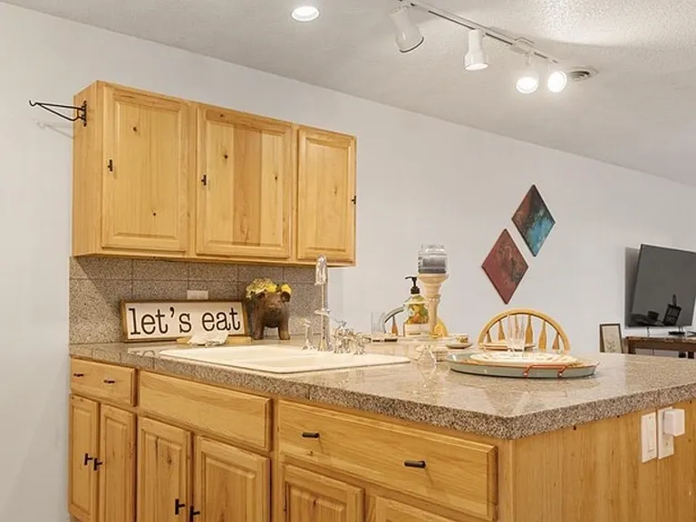 135 Hillview Dr #18 — Photo 11