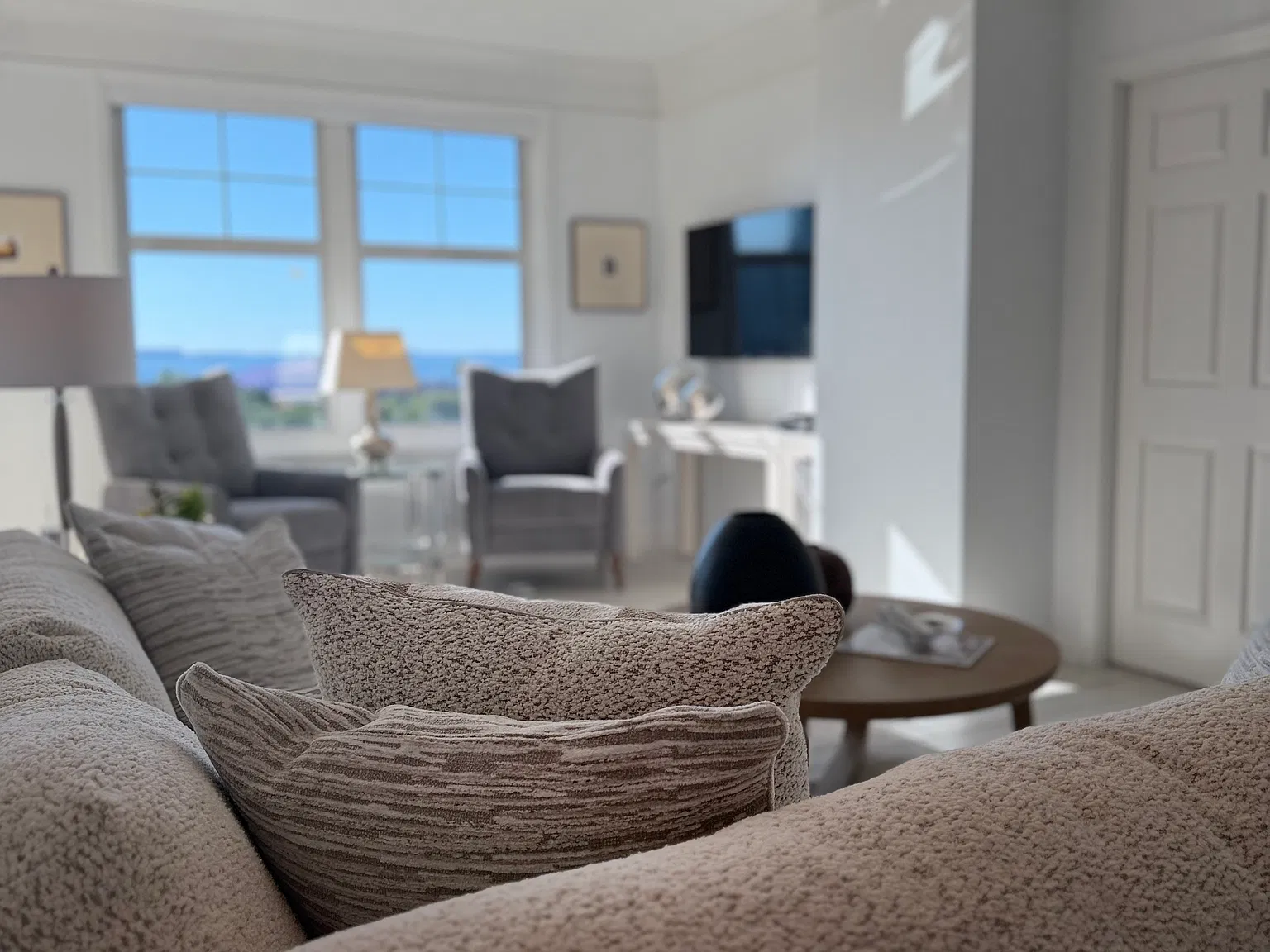 2 bed, 1100 sqft, $6,500 — Photo 2