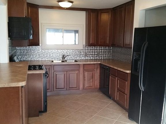 2nd image of 2416 Bel Aire Ln