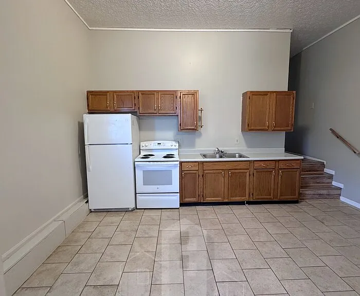 450 Long St #E — Photo 4