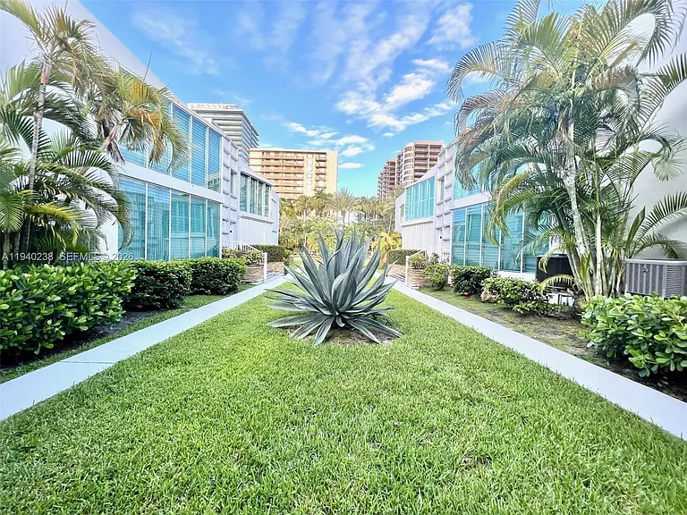 10178 Collins Ave #107 — Photo 12