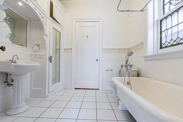 Rented by Dixon Advisory USA Inc. | media 65