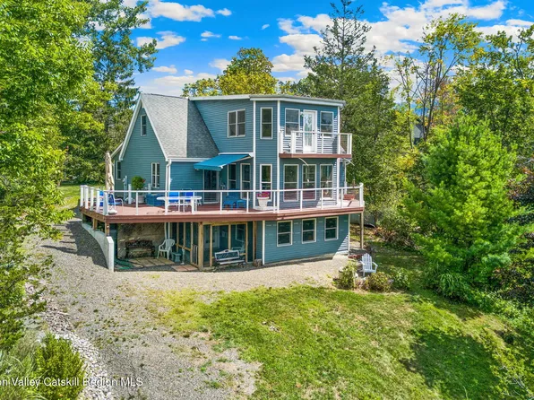 56 Manhattoes Drive, Athens, NY 12015