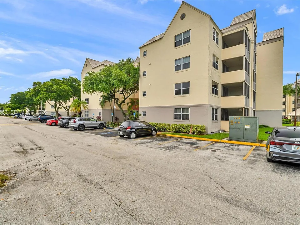 8255 Lake Dr #304
