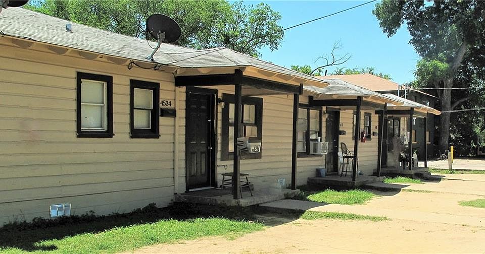2nd image of 2803 Carter St