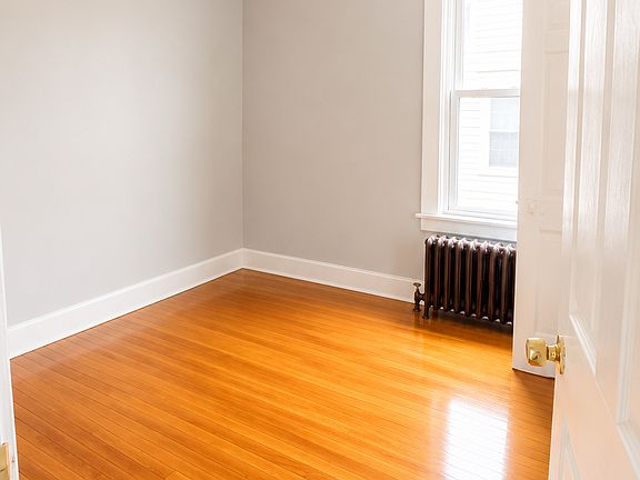 5th image of 248 Morris St APT 1
