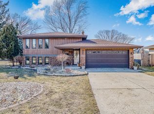 8826 Jefferson Ct, Munster, IN 46321