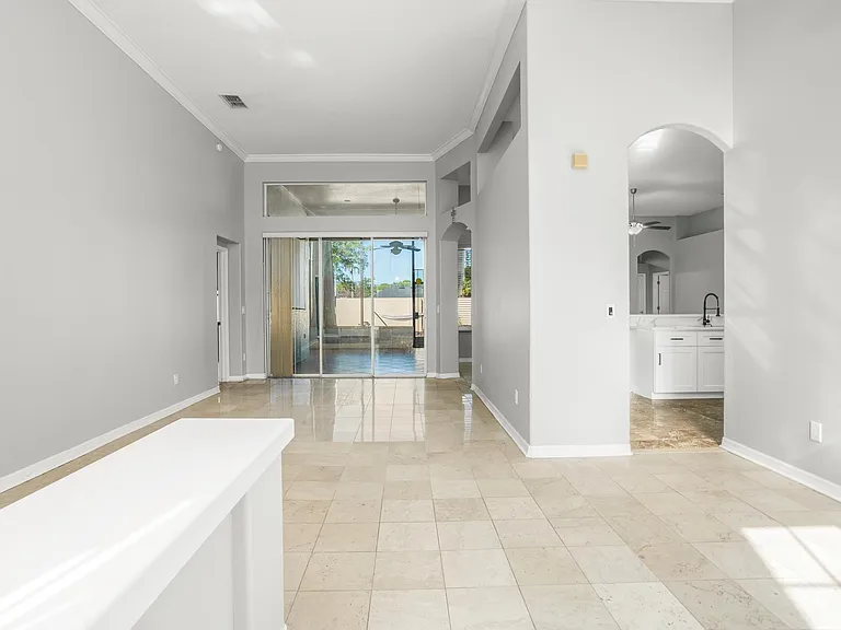 2810 University Acres Dr — Photo 5