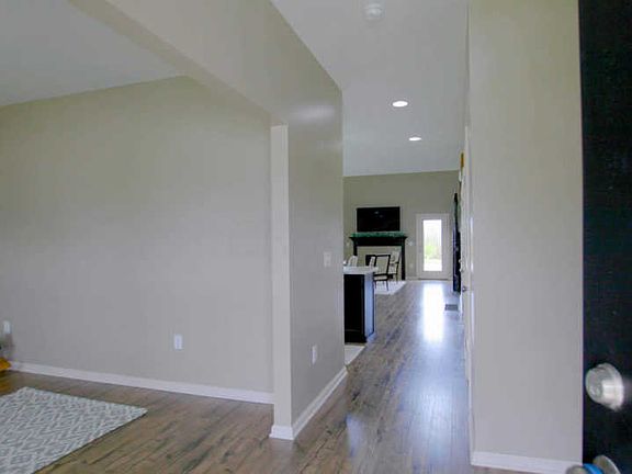 3rd image of 1335 Twelve Oaks Ct